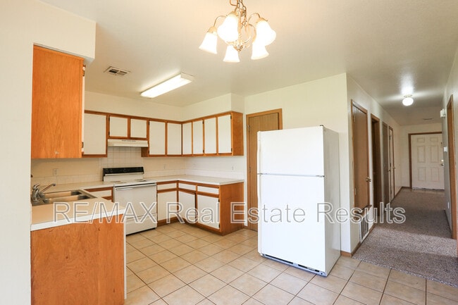 Building Photo - 2223 W Roselawn St