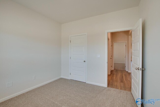 Building Photo - 113 Duskwood Dr