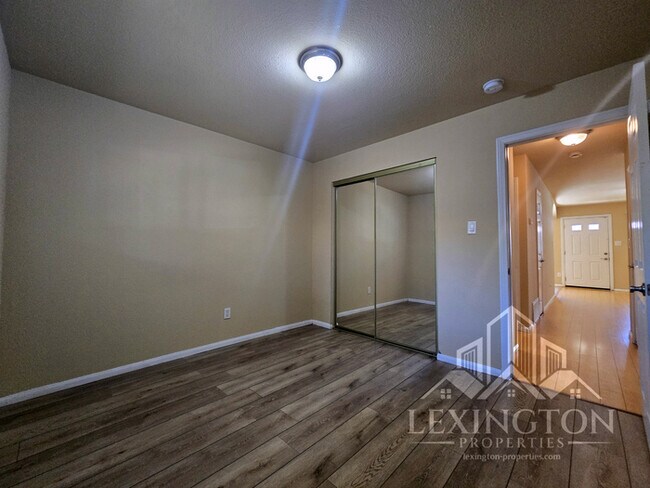 Building Photo - Beautiful, 2BD/1BA, Condo in The Villaggio community, near Madison Ave. and American River College!