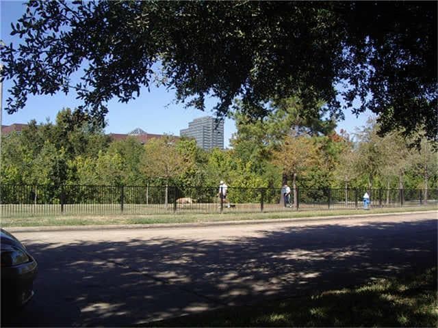 Building Photo - 716 Memorial Mews St