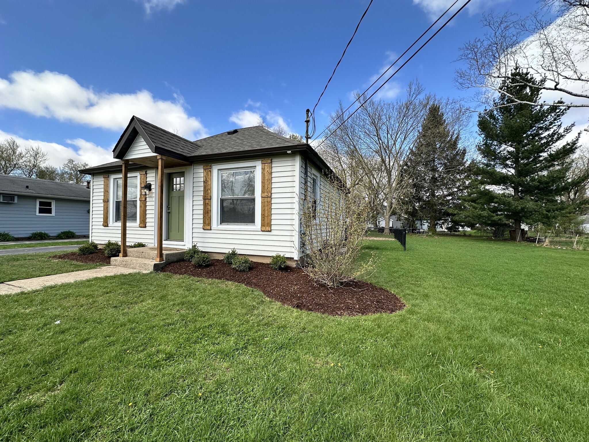 Building Photo - 307 S 5th Ave