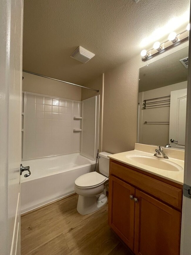 Building Photo - Vessona: Desirable Gated Community: 2bdrm 2bath with Loft!