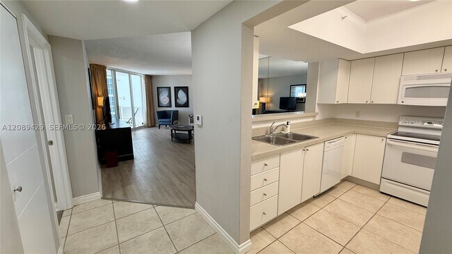 Building Photo - 17375 Collins Ave