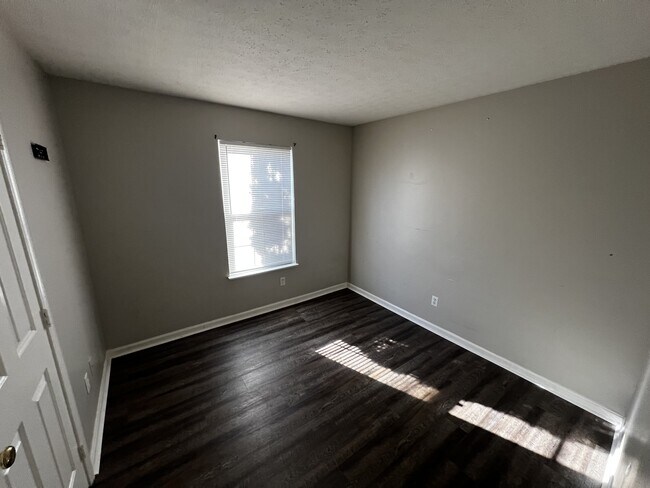 Building Photo - 4107 Blue Lick Ct