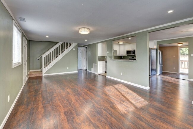 Building Photo - Charming Rental Home in Hampton!