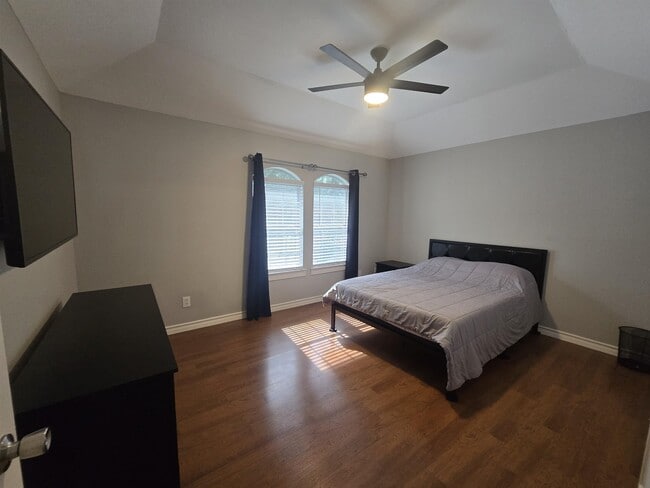 Building Photo - 9819 Sweetwind Dr