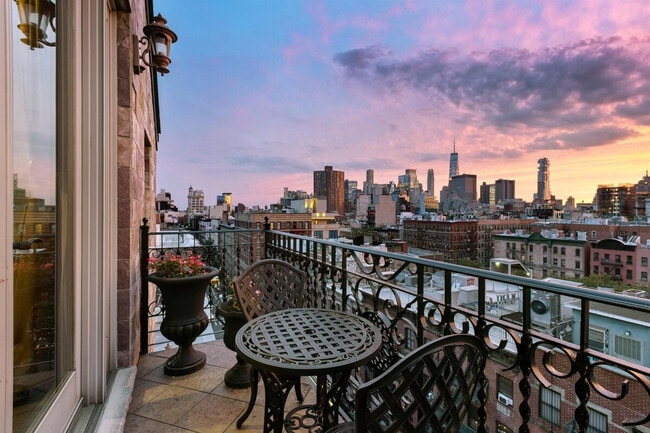 Building Photo - 263 Broome St