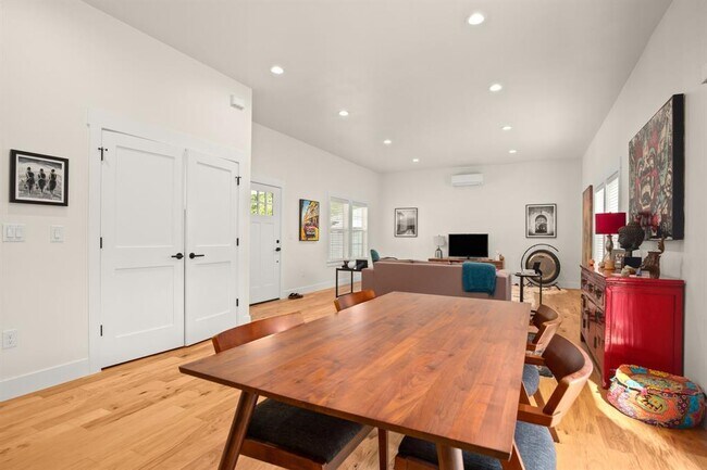 Building Photo - 806 Philco Dr