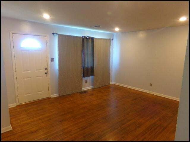 Building Photo - 9910 Brooks Ln