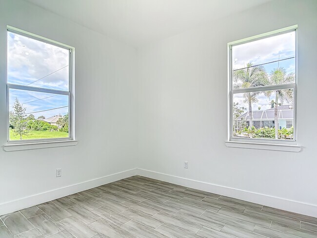 Building Photo - 260 Rotonda Blvd W