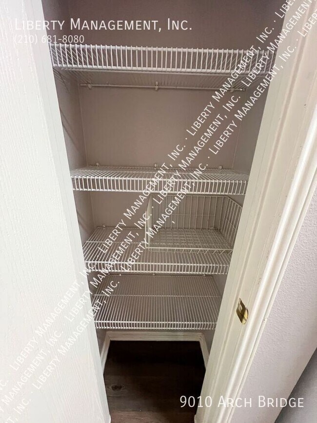 Building Photo - 9010 Arch Bridge