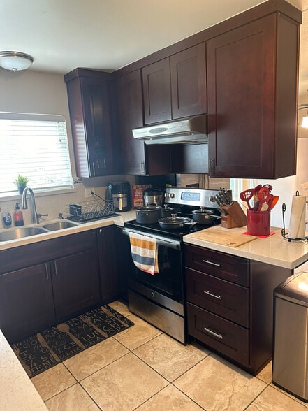 Building Photo - 6774 Sandylee Way