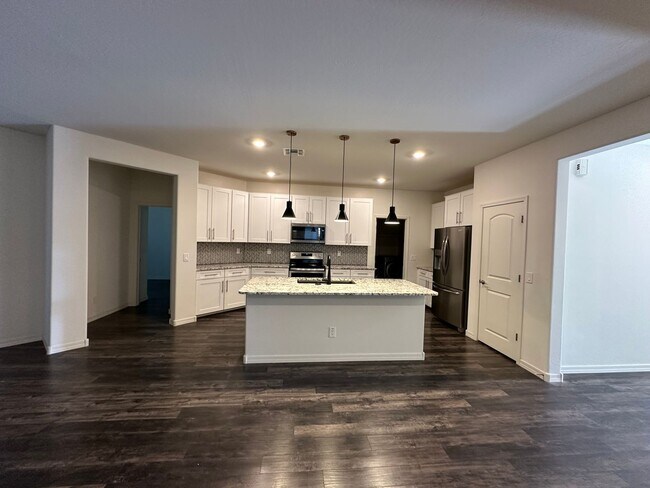 Building Photo - 3 BEDROOM HOME IN DESERT OASIS IN SURPRISE