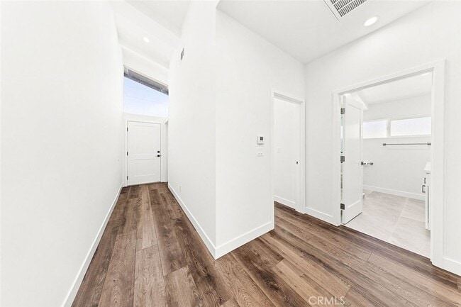 Building Photo - 13010 Hartland St