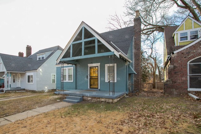 Building Photo - SO PRETTY - 2233 E 69th Street, Kansas Cit...