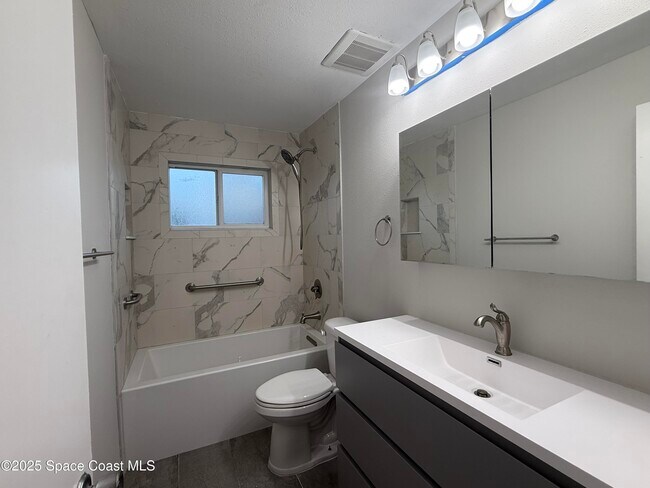 Building Photo - 1170 Molaki Dr