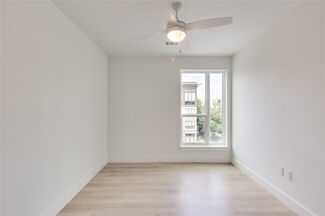 Building Photo - 1701 Simond Ave Ave