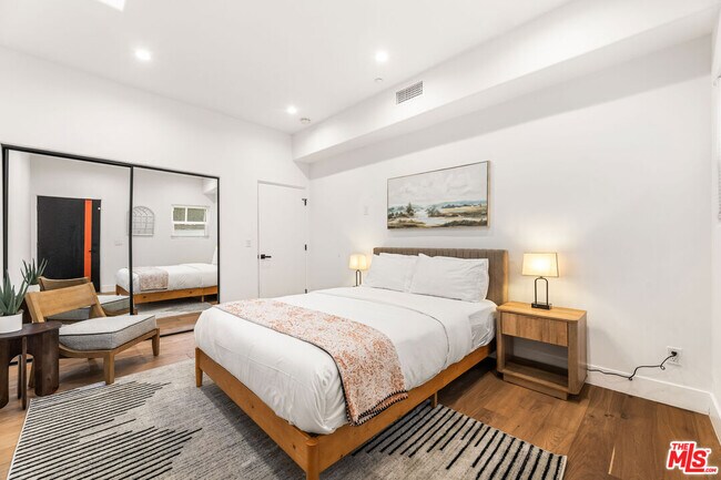 Building Photo - 8425 Hillside Ave