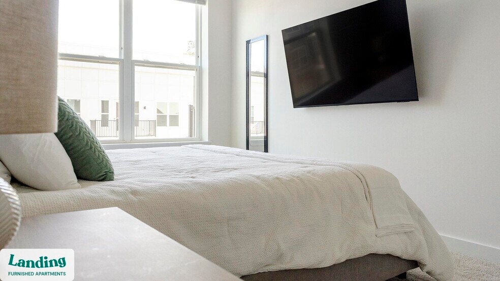 Building Photo - 650 N Main St