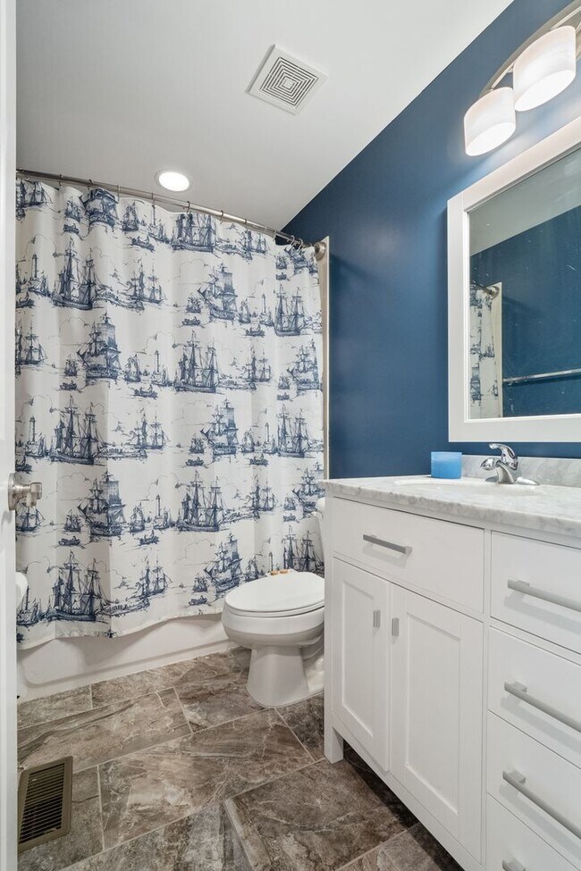 Building Photo - Stunning 4-bedroom, 2.5-bathroom rental of...