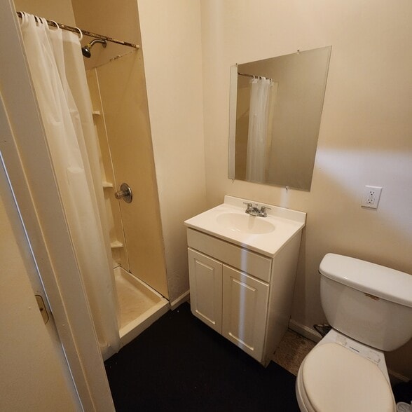 Building Photo - 651 S 13th St