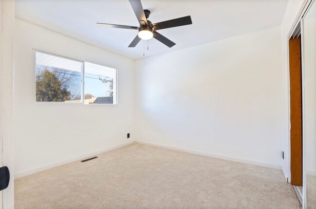 Building Photo - 2118-2118 Avalon Cir