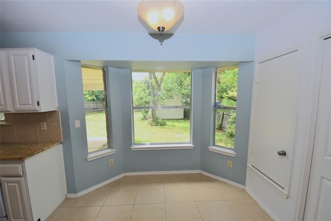 Building Photo - 8014 Cahill Dr
