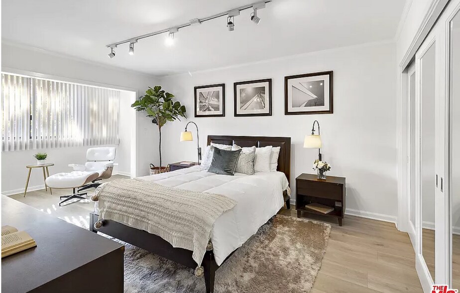 Building Photo - 4738 La Villa Marina