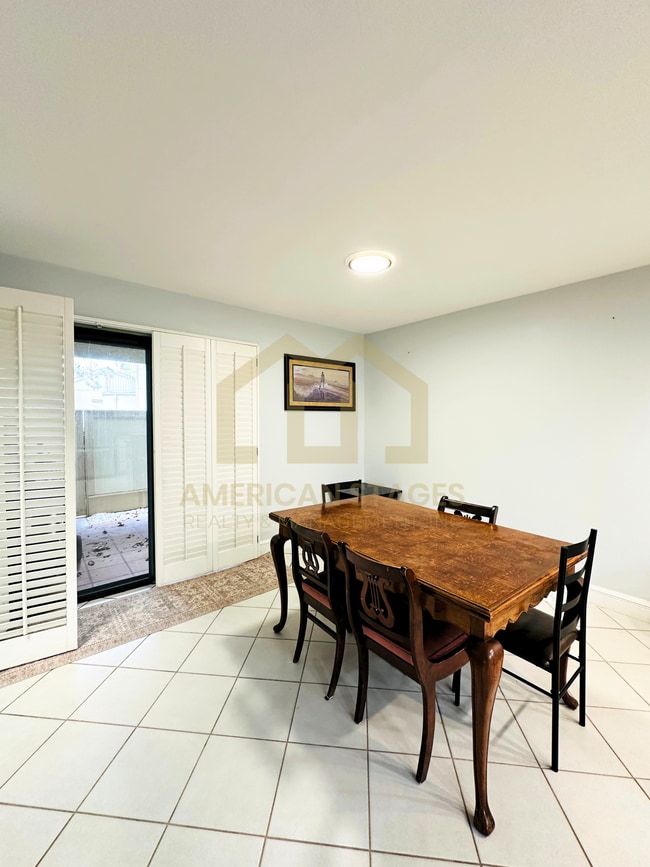 Building Photo - 1209 Riverside Dr
