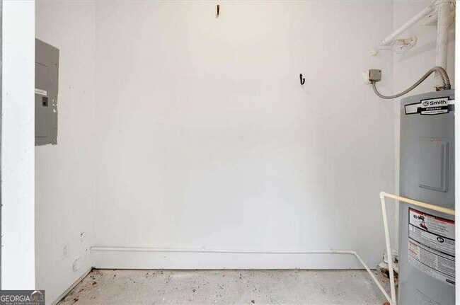 Building Photo - 940 Tree Creek Blvd