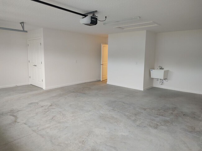 Building Photo - SHOWING as of 6/1/2025 Patio Villas in Del...