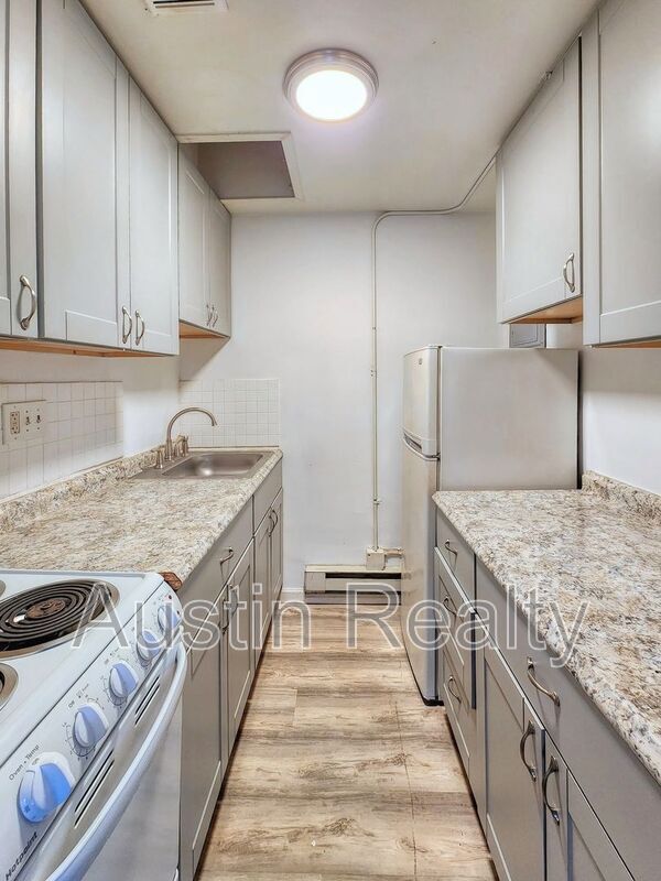 Building Photo - 324 N.Newstead