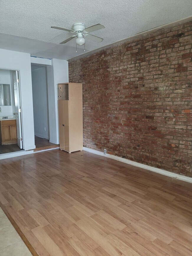 Building Photo - 5341 Hadfield St