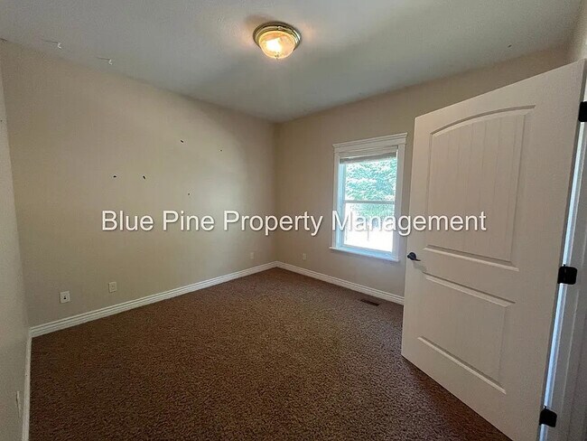 Building Photo - 2125 Saddle Ln