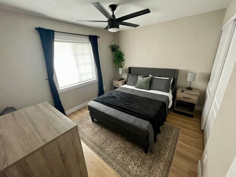 Building Photo - 3638 N 90th Ave