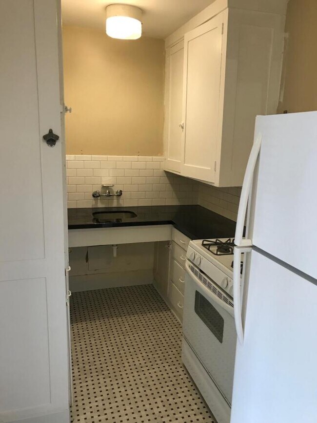 Building Photo - 1 bedroom in Seattle WA 98102