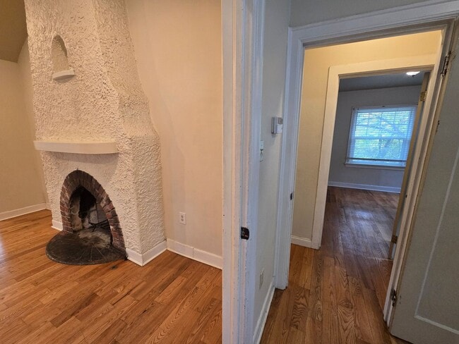 Building Photo - Large Beautiful South Hill Home! Available...