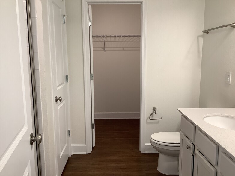 Building Photo - 4522 Birdsong Dr