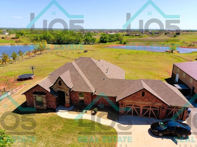 Building Photo - 3 Bedroom/3 Bathroom with bonus space in OKC