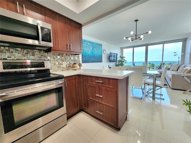 Building Photo - 3505 S Ocean Dr