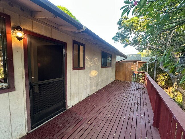 Building Photo - 2 bedroom 1.5 bathroom Ohana, across the street from the beach and park!