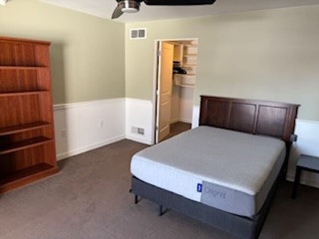 Building Photo - Bright and Spacious Condo for Rent in Downtown Verona