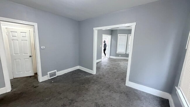 Building Photo - 4667 Beniteau St