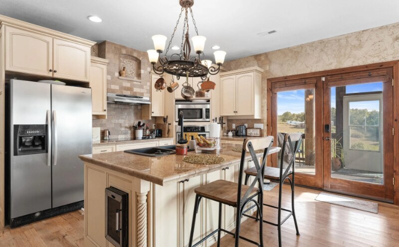 Building Photo - 710 Hilltop Vista Rd