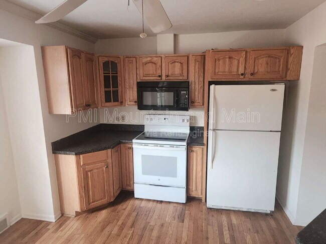 Building Photo - 52 Blake Dr