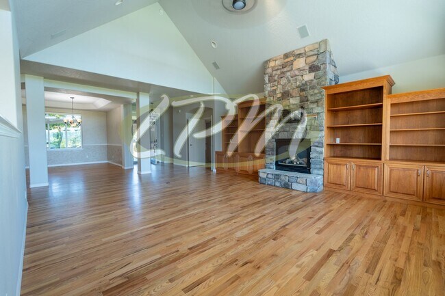 Building Photo - Spacious 3-Bedroom Home on 4.5 Acres – Pos...