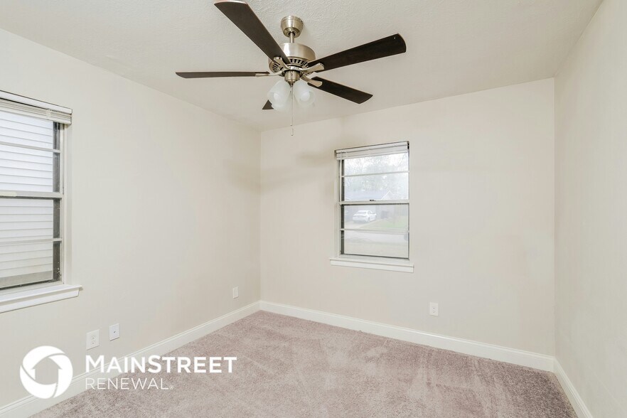 Building Photo - 1811 Mimosa Ave