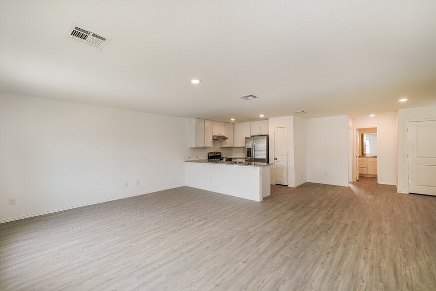 Building Photo - 4124 Waterfall Cv