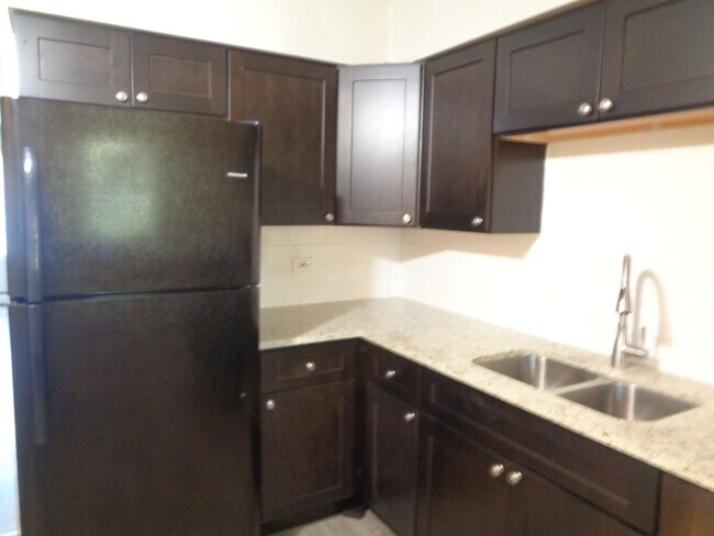 Building Photo - 1340 N Main St