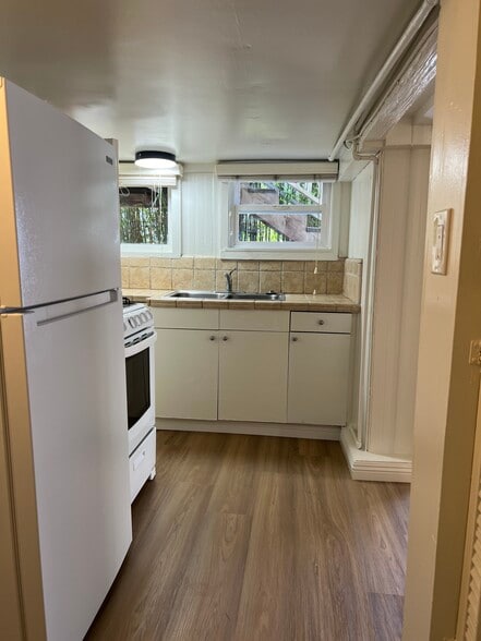 Building Photo - 224 28th St